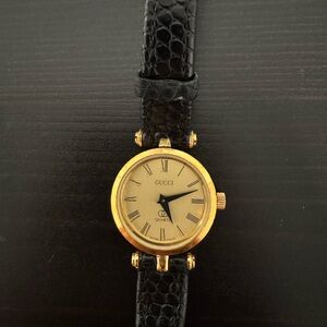 Vintage Gucci Women’s 7” Wristwatch